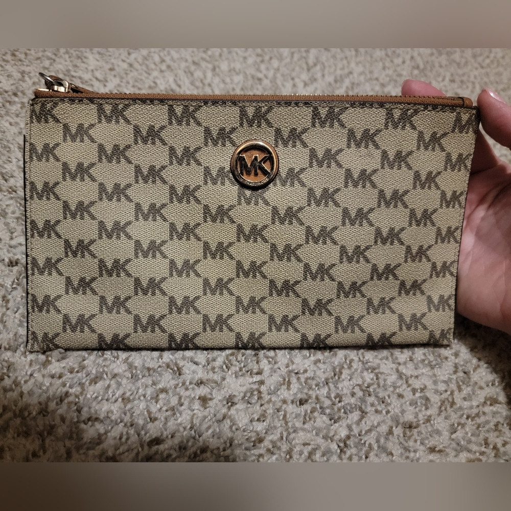 Michael Kors Monogram Jet Setter Wristlet